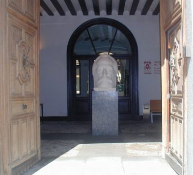 Entrada principal archivo y biblioteca